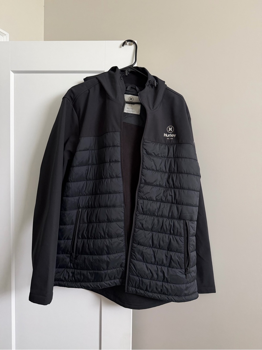 Hurley Men's Black Quilted Hooded Puffer Jacket (NWOT)